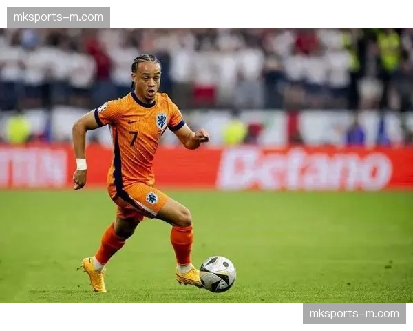 哈维-西蒙斯因肌肉紧张缺席合练，莱比锡右路肋部进攻或受影响